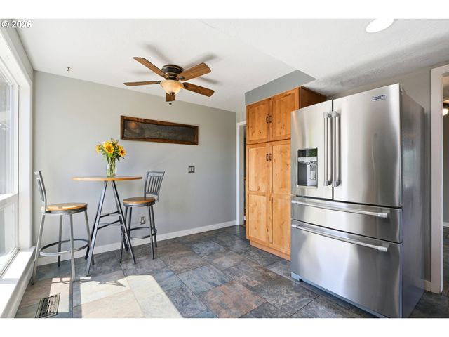 17987 S REDLAND Rd, Oregon City, OR 97045