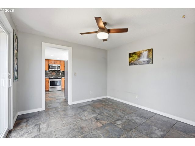 17987 S REDLAND Rd, Oregon City, OR 97045