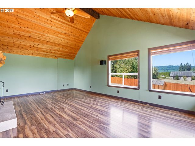 17987 S REDLAND Rd, Oregon City, OR 97045