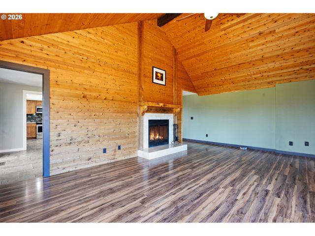 17987 S REDLAND Rd, Oregon City, OR 97045