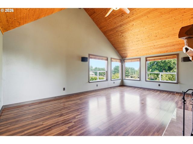 17987 S REDLAND Rd, Oregon City, OR 97045