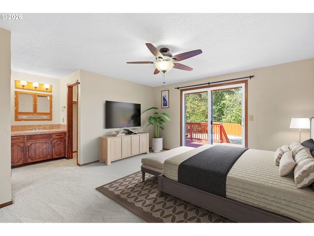 17987 S REDLAND Rd, Oregon City, OR 97045