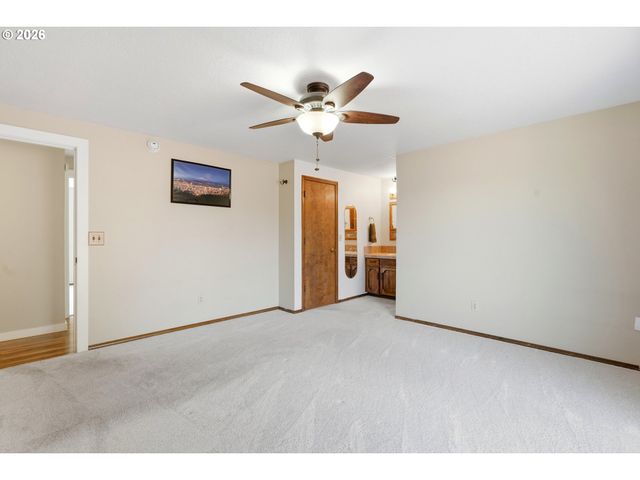 17987 S REDLAND Rd, Oregon City, OR 97045