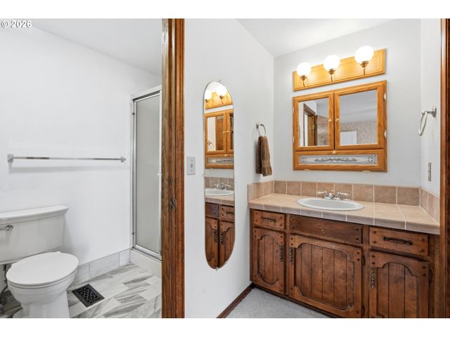 17987 S REDLAND Rd, Oregon City, OR 97045