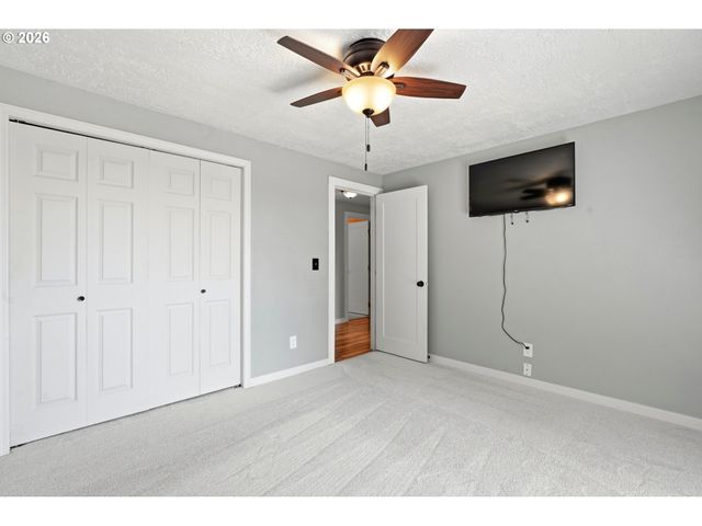 17987 S REDLAND Rd, Oregon City, OR 97045