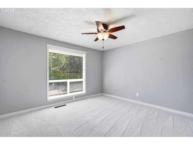 17987 S REDLAND Rd, Oregon City, OR 97045