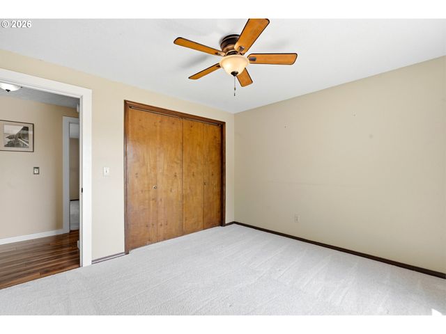 17987 S REDLAND Rd, Oregon City, OR 97045