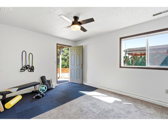 17987 S REDLAND Rd, Oregon City, OR 97045