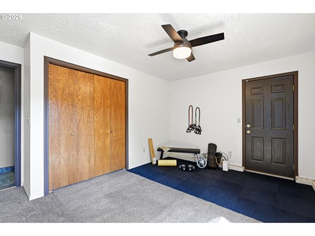 17987 S REDLAND Rd, Oregon City, OR 97045