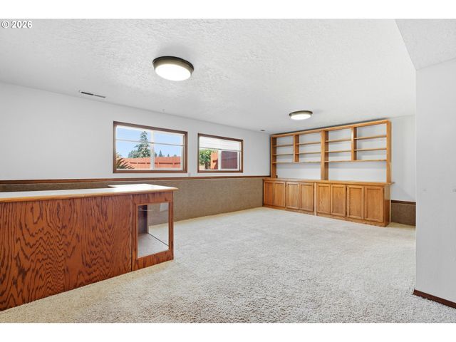 17987 S REDLAND Rd, Oregon City, OR 97045