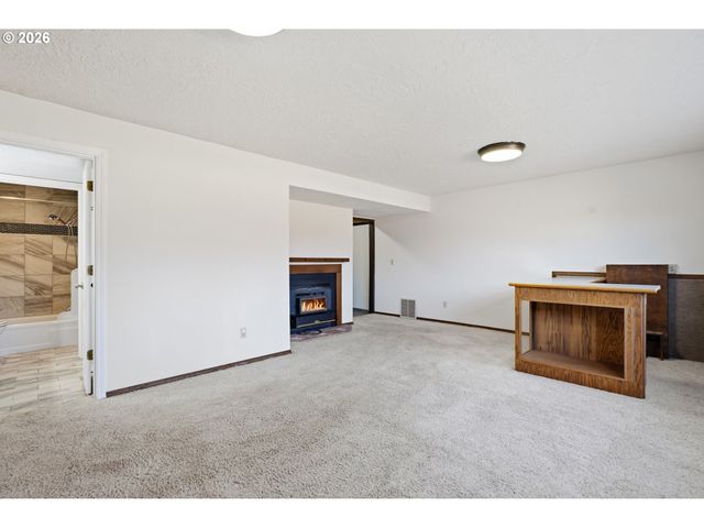 17987 S REDLAND Rd, Oregon City, OR 97045