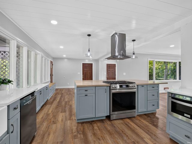 1535 Wood Moor Drive, Fort Wayne, IN 46804