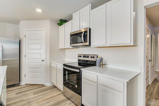 1902 Caracara St, Cantonment, FL 32533