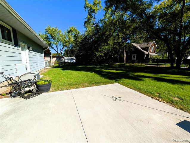 567 Pine Tree Road, Lake Orion, MI 48362