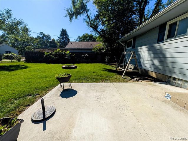 567 Pine Tree Road, Lake Orion, MI 48362