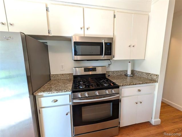 567 Pine Tree Road, Lake Orion, MI 48362
