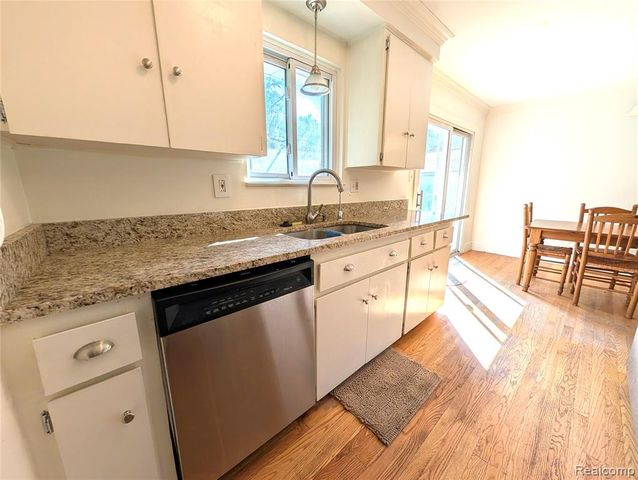 567 Pine Tree Road, Lake Orion, MI 48362