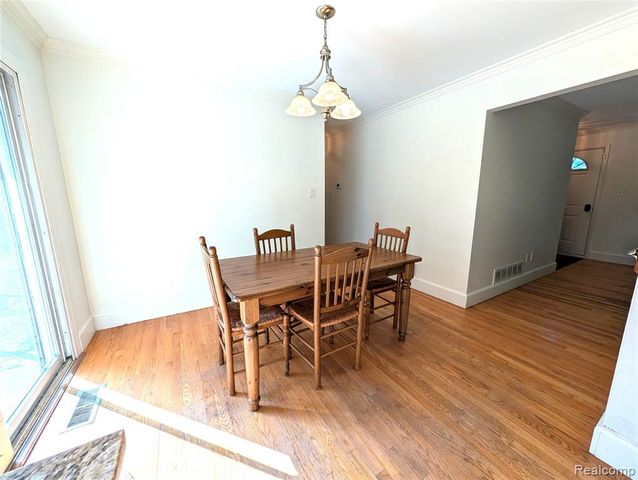 567 Pine Tree Road, Lake Orion, MI 48362