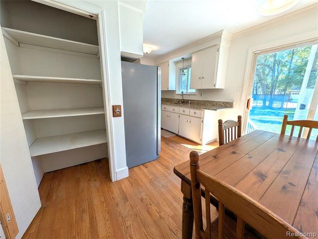 567 Pine Tree Road, Lake Orion, MI 48362