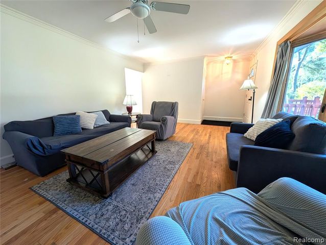567 Pine Tree Road, Lake Orion, MI 48362