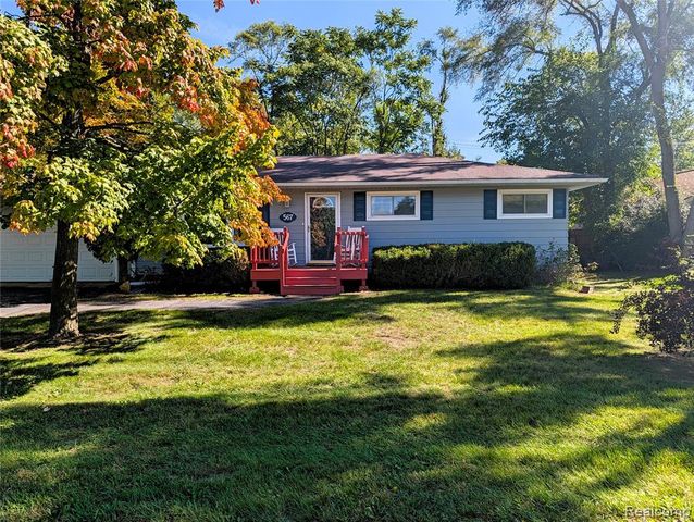 567 Pine Tree Road, Lake Orion, MI 48362
