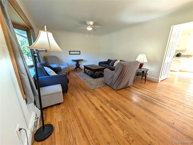 567 Pine Tree Road, Lake Orion, MI 48362