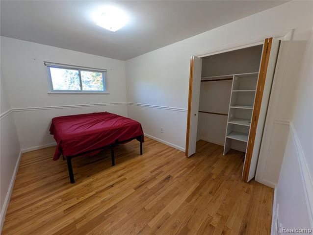 567 Pine Tree Road, Lake Orion, MI 48362
