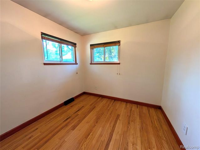 567 Pine Tree Road, Lake Orion, MI 48362