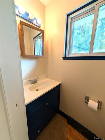 567 Pine Tree Road, Lake Orion, MI 48362