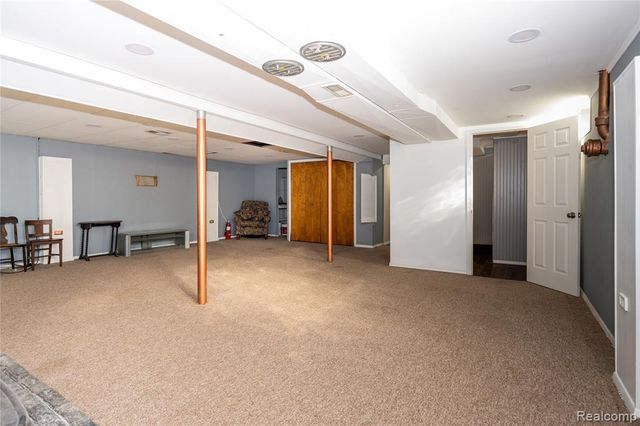 567 Pine Tree Road, Lake Orion, MI 48362