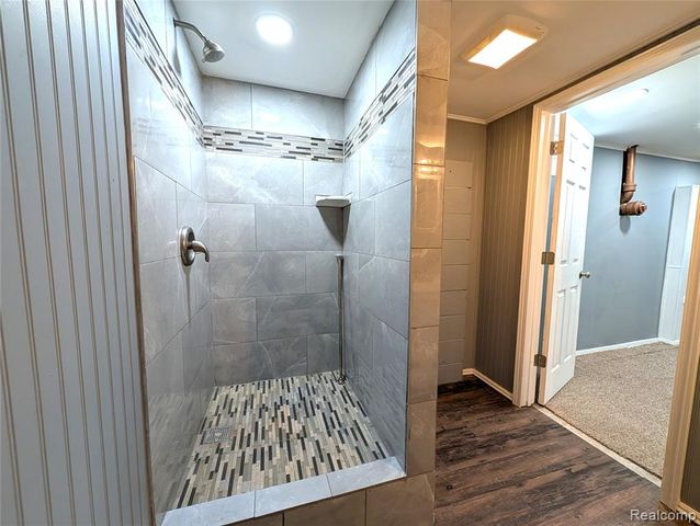 567 Pine Tree Road, Lake Orion, MI 48362