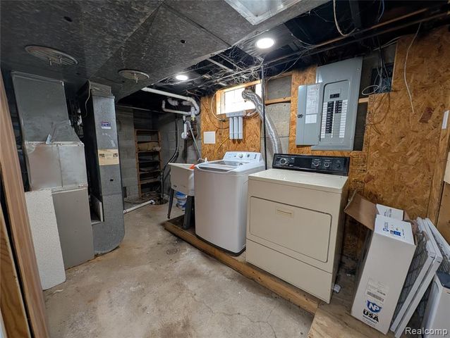 567 Pine Tree Road, Lake Orion, MI 48362