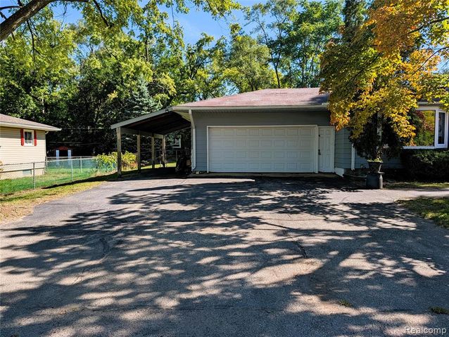 567 Pine Tree Road, Lake Orion, MI 48362