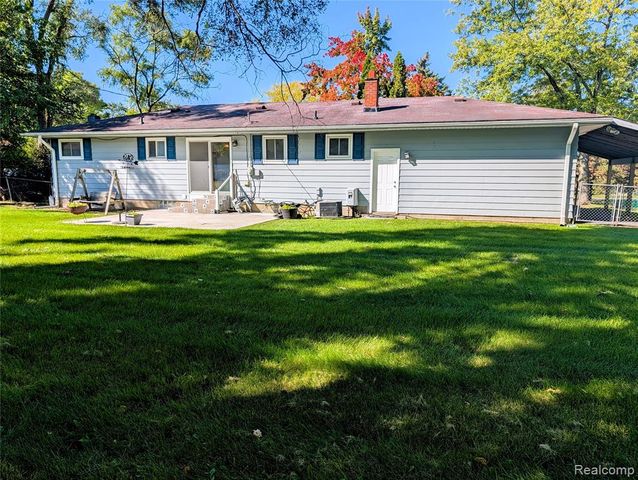 567 Pine Tree Road, Lake Orion, MI 48362
