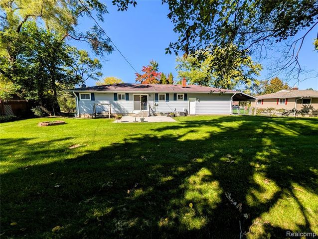 567 Pine Tree Road, Lake Orion, MI 48362