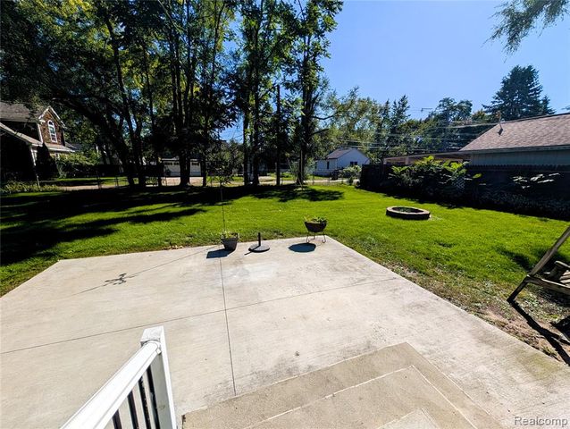 567 Pine Tree Road, Lake Orion, MI 48362