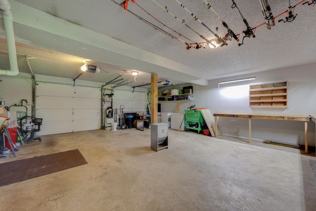 608 W 5th Street, Grove, OK 74344