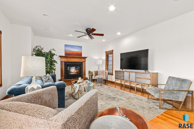 6308 S Grand Prairie Dr Drive, Sioux Falls, SD 57108