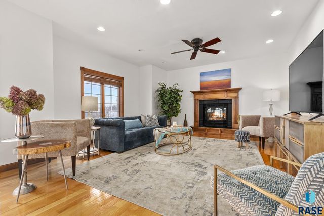 6308 S Grand Prairie Dr Drive, Sioux Falls, SD 57108