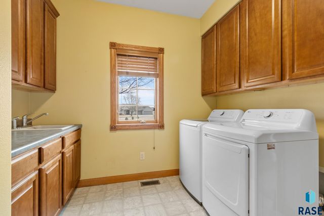 6308 S Grand Prairie Dr Drive, Sioux Falls, SD 57108