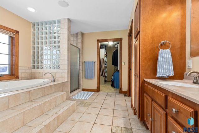 6308 S Grand Prairie Dr Drive, Sioux Falls, SD 57108