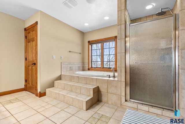 6308 S Grand Prairie Dr Drive, Sioux Falls, SD 57108