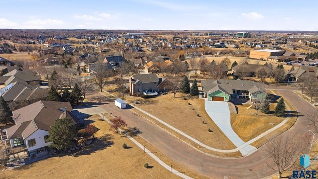 6308 S Grand Prairie Dr Drive, Sioux Falls, SD 57108