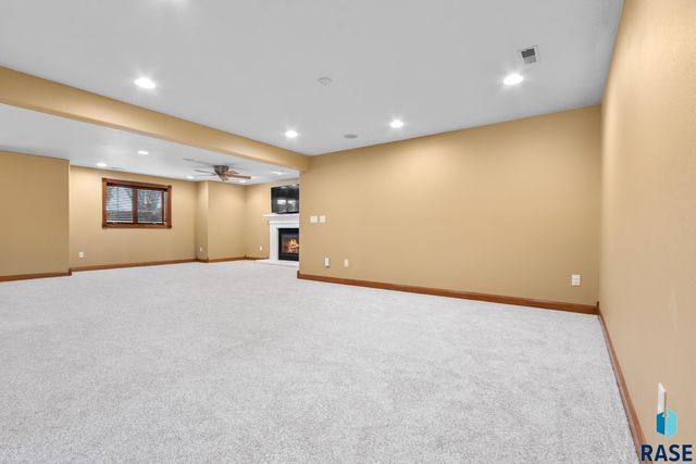 6308 S Grand Prairie Dr Drive, Sioux Falls, SD 57108