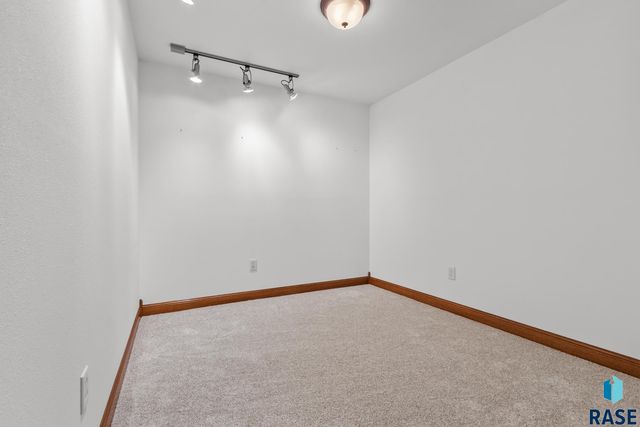 6308 S Grand Prairie Dr Drive, Sioux Falls, SD 57108