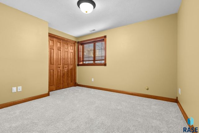 6308 S Grand Prairie Dr Drive, Sioux Falls, SD 57108