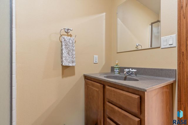 6308 S Grand Prairie Dr Drive, Sioux Falls, SD 57108