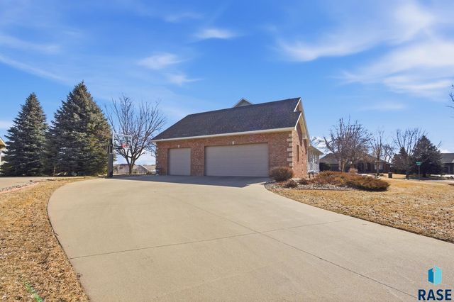 6308 S Grand Prairie Dr Drive, Sioux Falls, SD 57108