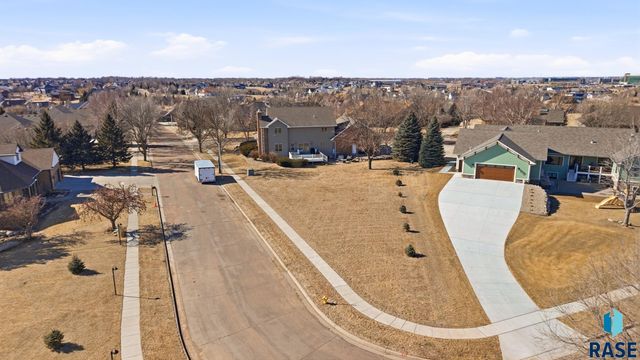 6308 S Grand Prairie Dr Drive, Sioux Falls, SD 57108