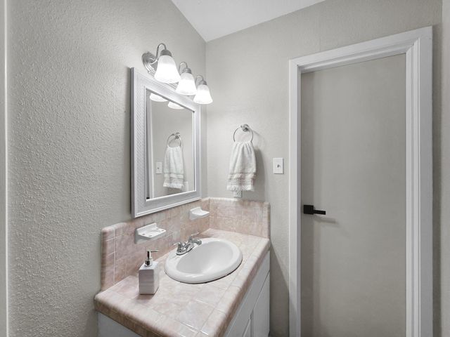 64 Cr 4010, Dayton, TX 77535